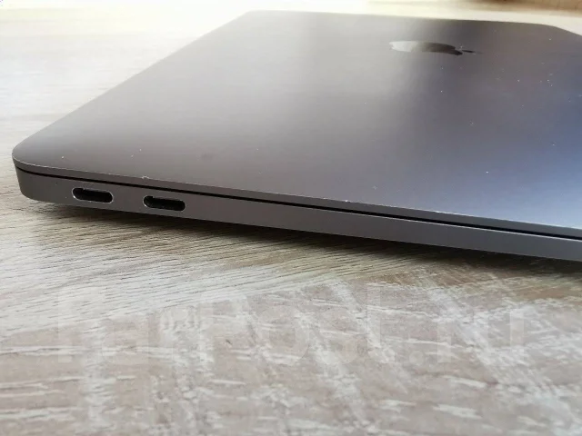 Apple MacBook Air 13 2018. 13", 1,6����, ��� 16 ��, ���� 512���, WiFi: 1, Bluetooth: 1 ����