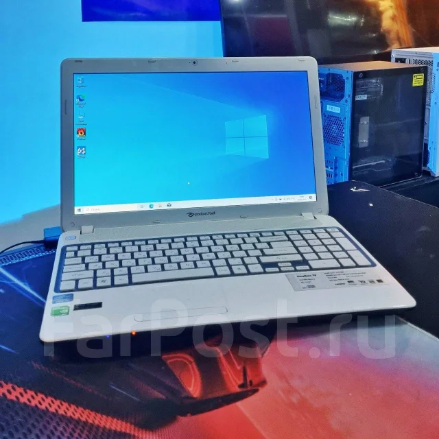 Packard Bell. 15.6", 2,4����, ��� 8 ��, ���� 700���, WiFi: 1, Bluetooth: 1, ����������� �� 4��. ����