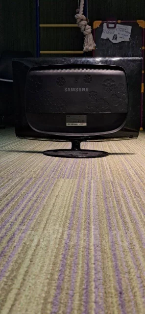 Samsung. 20", ���������� ��� (CRT) ����