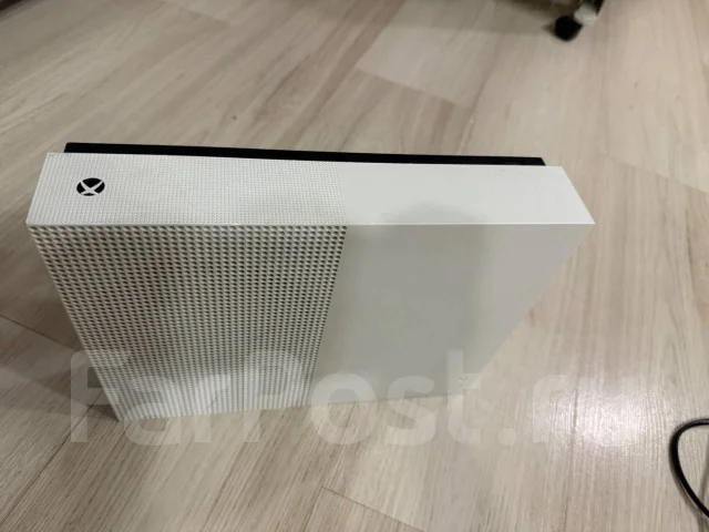 Microsoft Xbox One S ����