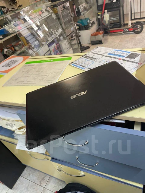 Asus X502C. 17.3", 2,2����, ��� 4 ��, ���� 320���, WiFi: 1, Bluetooth: 1, ����������� �� 12��. ����