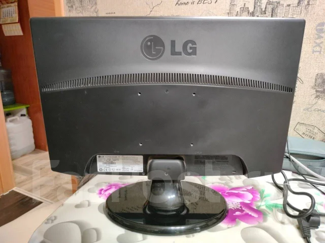 LG. 21.5" ����