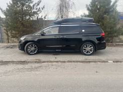 Kia Carnival.   