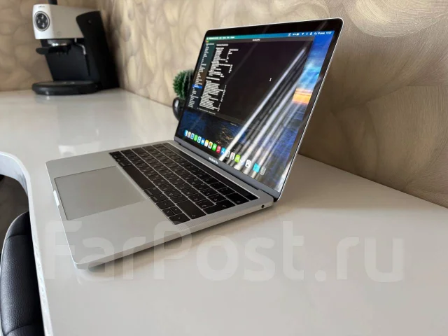 Apple MacBook Pro 13. 13.3", 1,4����, ��� 8 ��, ���� 128���, WiFi: 1, Bluetooth: 1 ����
