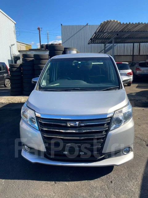 Toyota Noah. ZRR80 ����