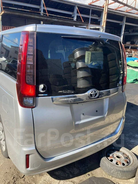 Toyota Noah. ZRR80 ����