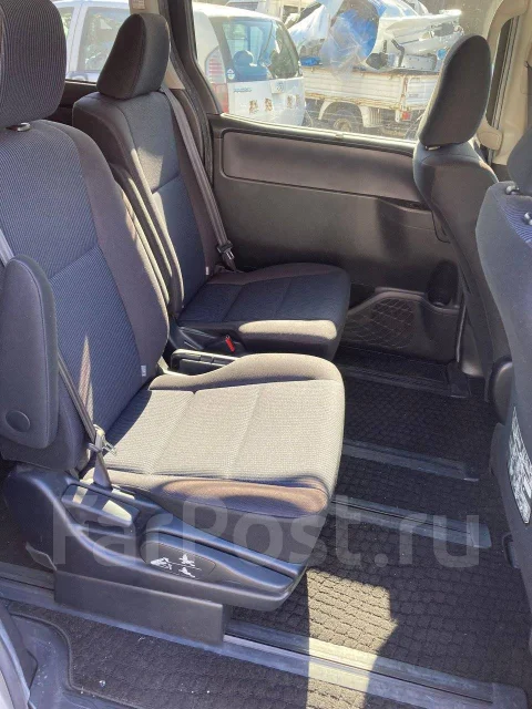 Toyota Noah. ZRR80 ����
