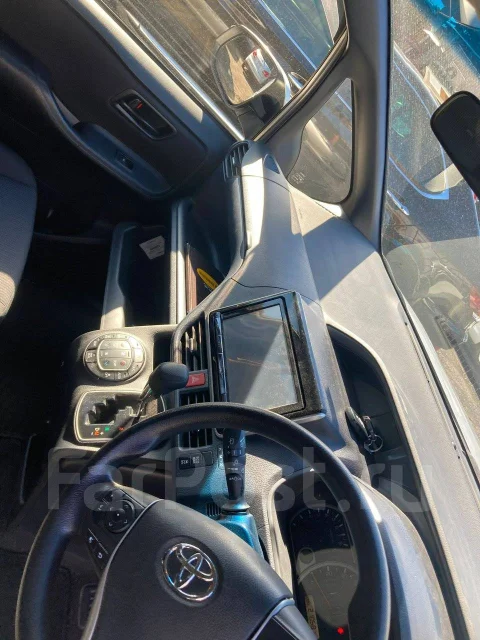 Toyota Noah. ZRR80 ����
