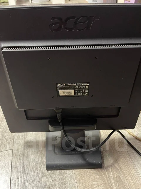 Acer. 19", ���������� OLED ����