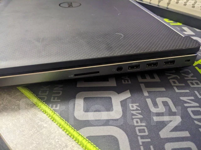 Dell Precision 7520. 15.6", 2,7����, ��� 16 ��, ���� 500���, WiFi: 1, Bluetooth: 1, ����������� �� 2��. ����
