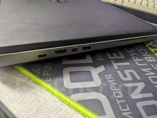 Dell Precision 7520. 15.6", 2,7����, ��� 16 ��, ���� 500���, WiFi: 1, Bluetooth: 1, ����������� �� 2��. ����