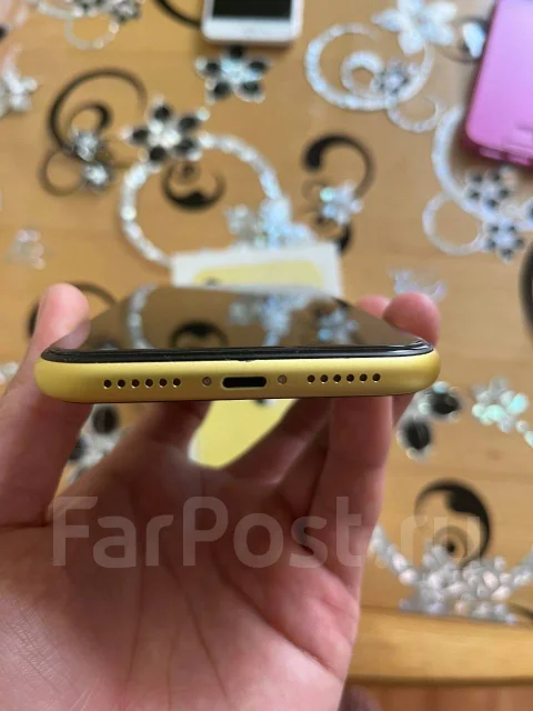 Apple iPhone 11. �/�, 64 ��, ������, 4G LTE ����
