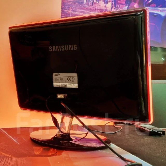 Samsung. 20", ���������� �� (LCD, LED, QLED) ����
