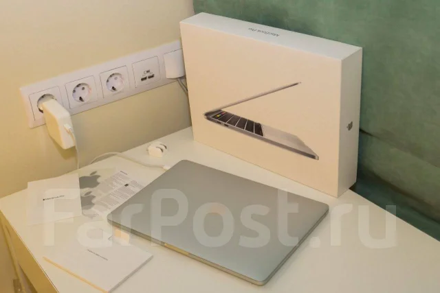 Apple MacBook Pro 13 2020. 13", 1,4����, ��� 8 ��, ���� 256���, WiFi: 1, Bluetooth: 1, ����������� �� 10��. ����