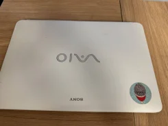 Sony VAIO. 15.6", 2,0����, ��� 4 ��, ���� 512���, WiFi, Bluetooth, ����������� �� 4��. ����