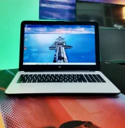 HP 15. 15.6", 2,4����, ��� 8 ��, ���� 1 000���, WiFi, Bluetooth, ����������� �� 7��. ����