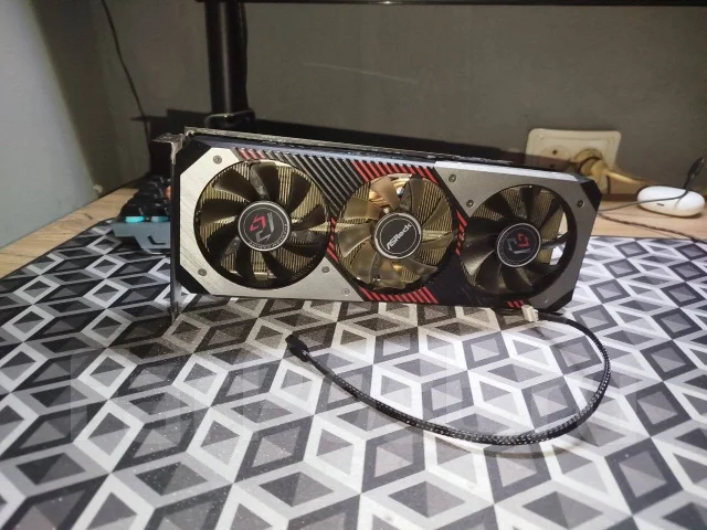 Radeon RX 5700 XT ����