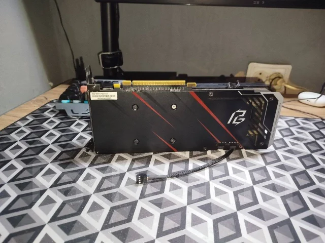 Radeon RX 5700 XT ����
