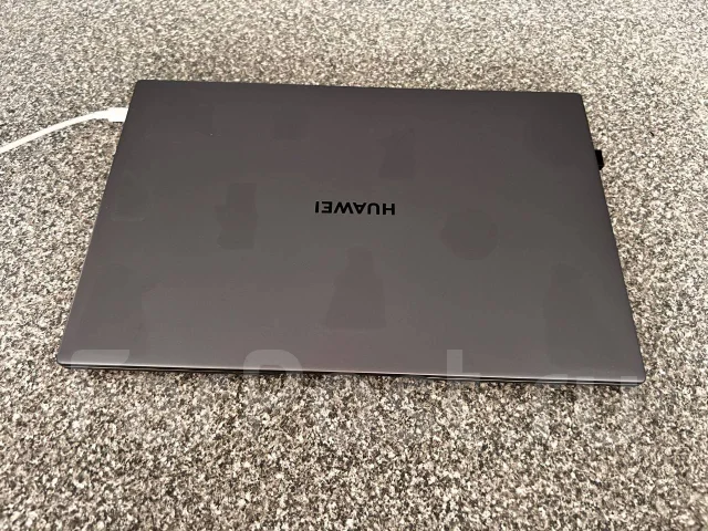 Huawei MateBook 14. 14", 1,6����, ��� 8 ��, ���� 120���, WiFi: 1, Bluetooth: 1, ����������� �� 1��. ����