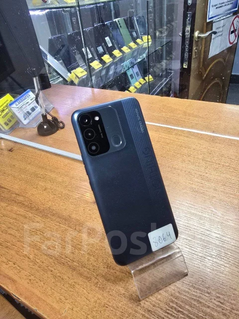 Tecno Spark 8C. �/�, 64 ��, ������, 4G LTE, Dual-SIM, NFC ����