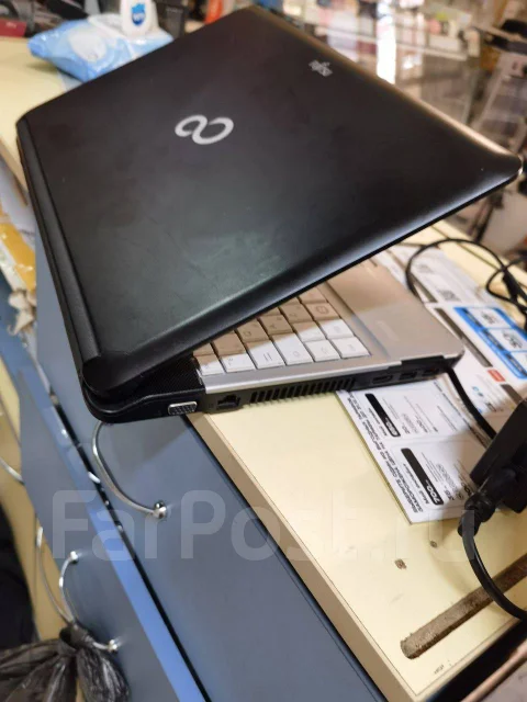 Fujitsu. 11", ��� 4 ��, ���� 500���, WiFi: 1, Bluetooth: 1 ����