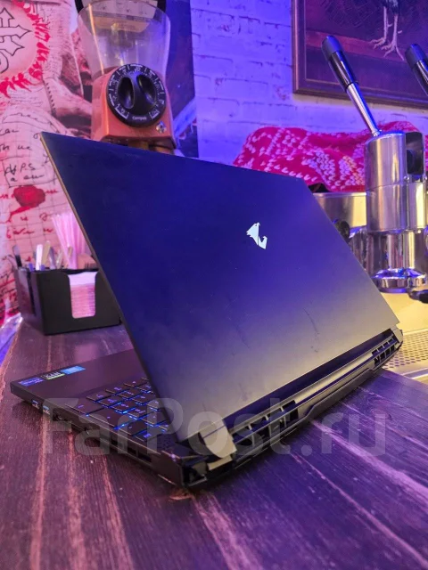 Gigabyte Aorus 5. 15.6", ��� 16 ��, ���� 1 024���, WiFi: 1, Bluetooth: 1, ����������� �� 4��. ����