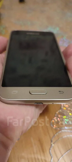 Samsung Galaxy J1 2016. �/�, 8 ��, �������, 3G, 4G LTE ����