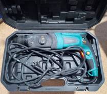 �����������. �������� 1 050���, ������ SDS-plus, ���� ����� 3,3���, � ��������� ���� ����