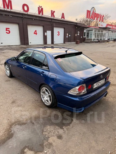 Lexus IS200. �������, ������, 2.0 (155��.�.), ������, 270 000����. �� ����