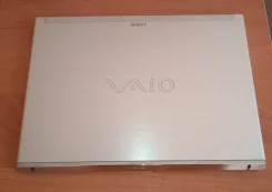 Sony VAIO. 15.5", 1,7����, ��� 4 ��, ���� 441���, WiFi, Bluetooth, ����������� �� 4��. ����