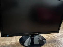 Samsung. 23", ���������� OLED ����