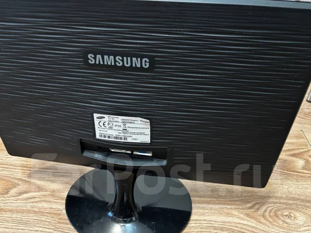 Samsung. 23", ���������� OLED ����