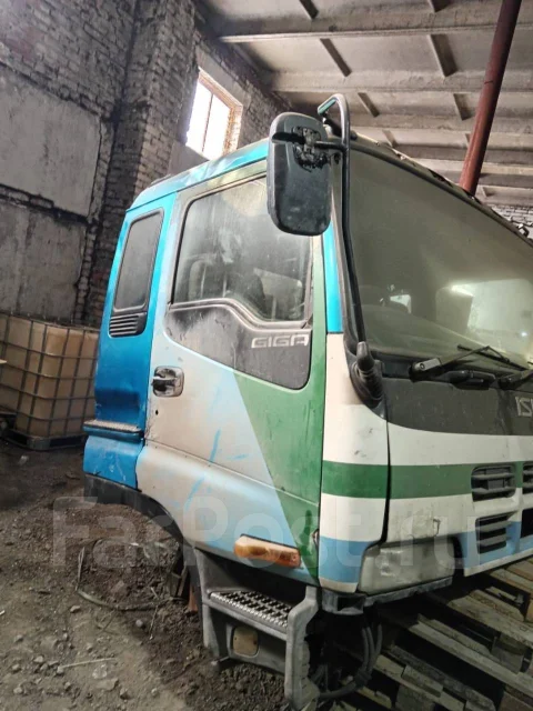 Isuzu Giga ����