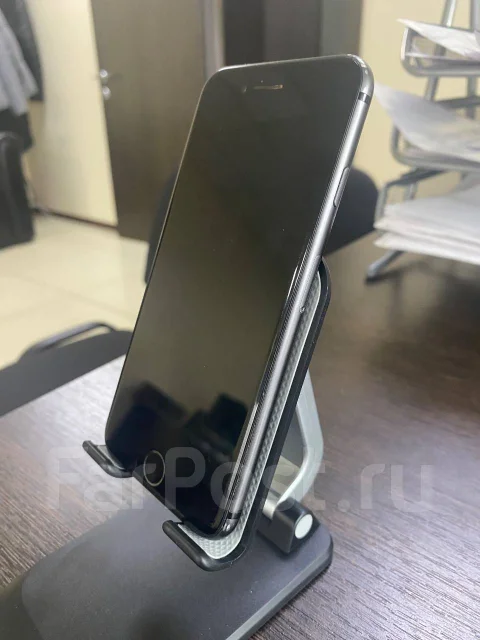 Apple iPhone 8. �/�, 64 ��, ������, 4G LTE ����
