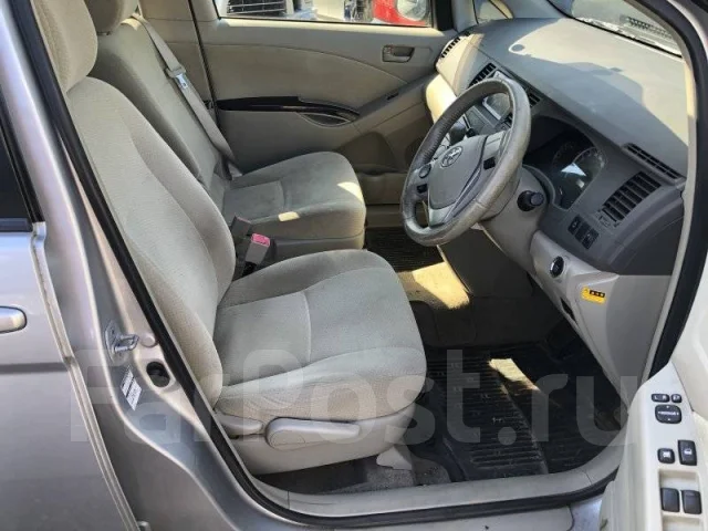 Toyota Isis ����