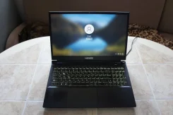 Hasee. 15.6", 4,4����, ��� 16 ��, ���� 512���, WiFi: 1, Bluetooth: 1, ����������� �� 3��. ����