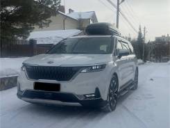 Kia Carnival.   