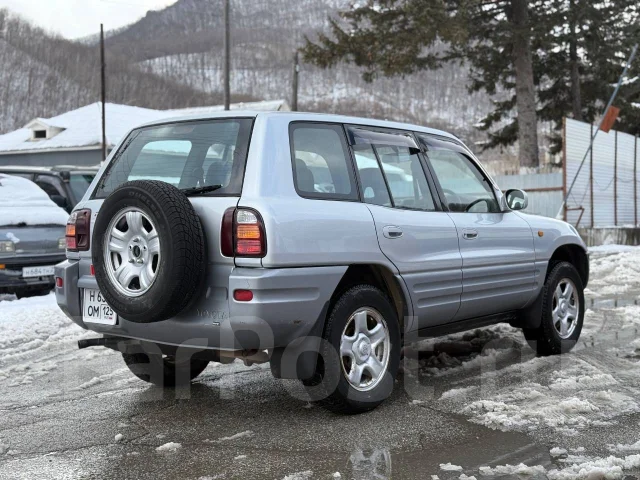 Toyota RAV4. ��������, 4wd, 2.0 (135��.�.), ������, 188����. �� ����