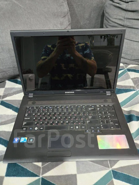 Samsung R719. 17", 2,1����, ��� 4 ��, ���� 512���, WiFi: 1, Bluetooth: 1, ����������� �� 3��. ����