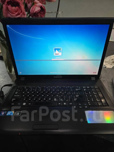 Samsung R719. 17", 2,1����, ��� 4 ��, ���� 512���, WiFi: 1, Bluetooth: 1, ����������� �� 3��. ����