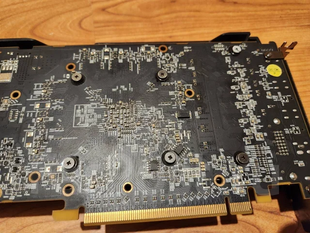 Radeon RX 570 ����