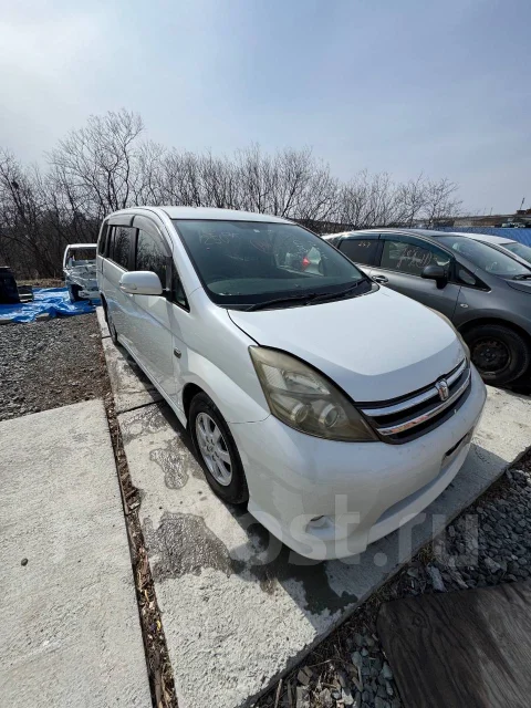 Toyota Isis. ZNM10, 1ZZ ����
