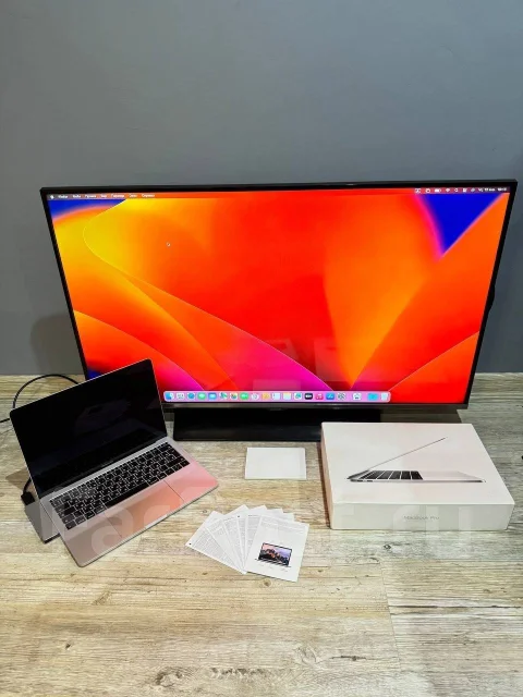Apple MacBook Pro. 14.1", 2,3����, ��� 8 ��, ���� 128���, WiFi: 1, Bluetooth: 1, ����������� �� 9��. ����