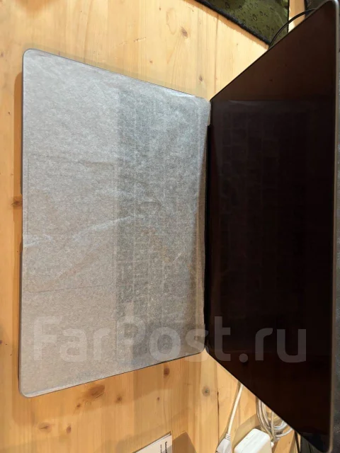 Apple MacBook 13. 13", ��� 256 �� � ������ ����