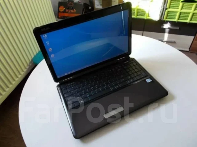 Asus K50C. 15.6", 1,9����, ��� 4 ��, ���� 250���, WiFi: 1, Bluetooth: 1, ����������� �� 1��. ����