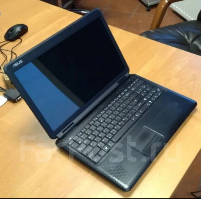 Asus K50C. 15.6", 1,9����, ��� 4 ��, ���� 250���, WiFi: 1, Bluetooth: 1, ����������� �� 1��. ����