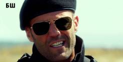  Ray-Ban. 