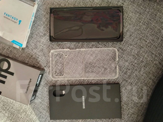 Samsung Galaxy Z Flip4. �����, 256 ��, �����, 4G LTE, NFC ����