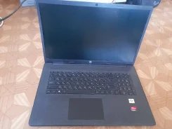 HP 17. 17.3", ��� 8 ��, ���� 256���, WiFi, Bluetooth, ����������� �� 4��. ����