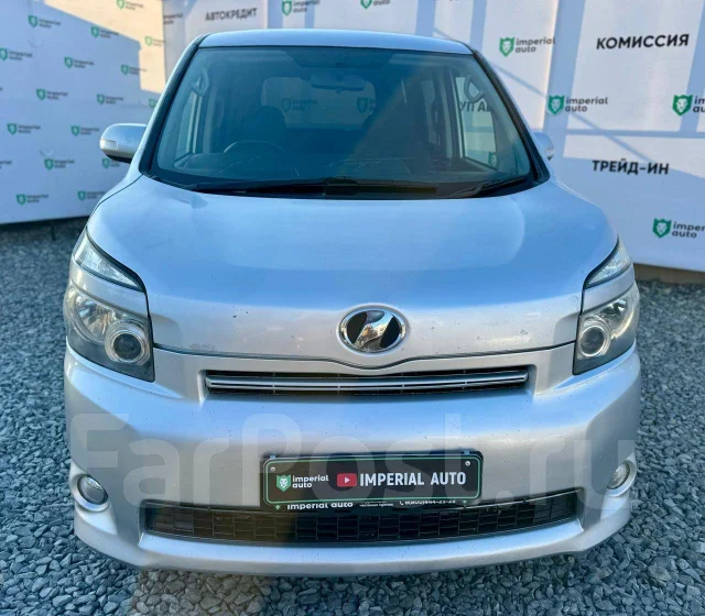 Toyota Voxy. ��������, ��������, 2.0 (158��.�.), ������, 300 000����. �� ����
